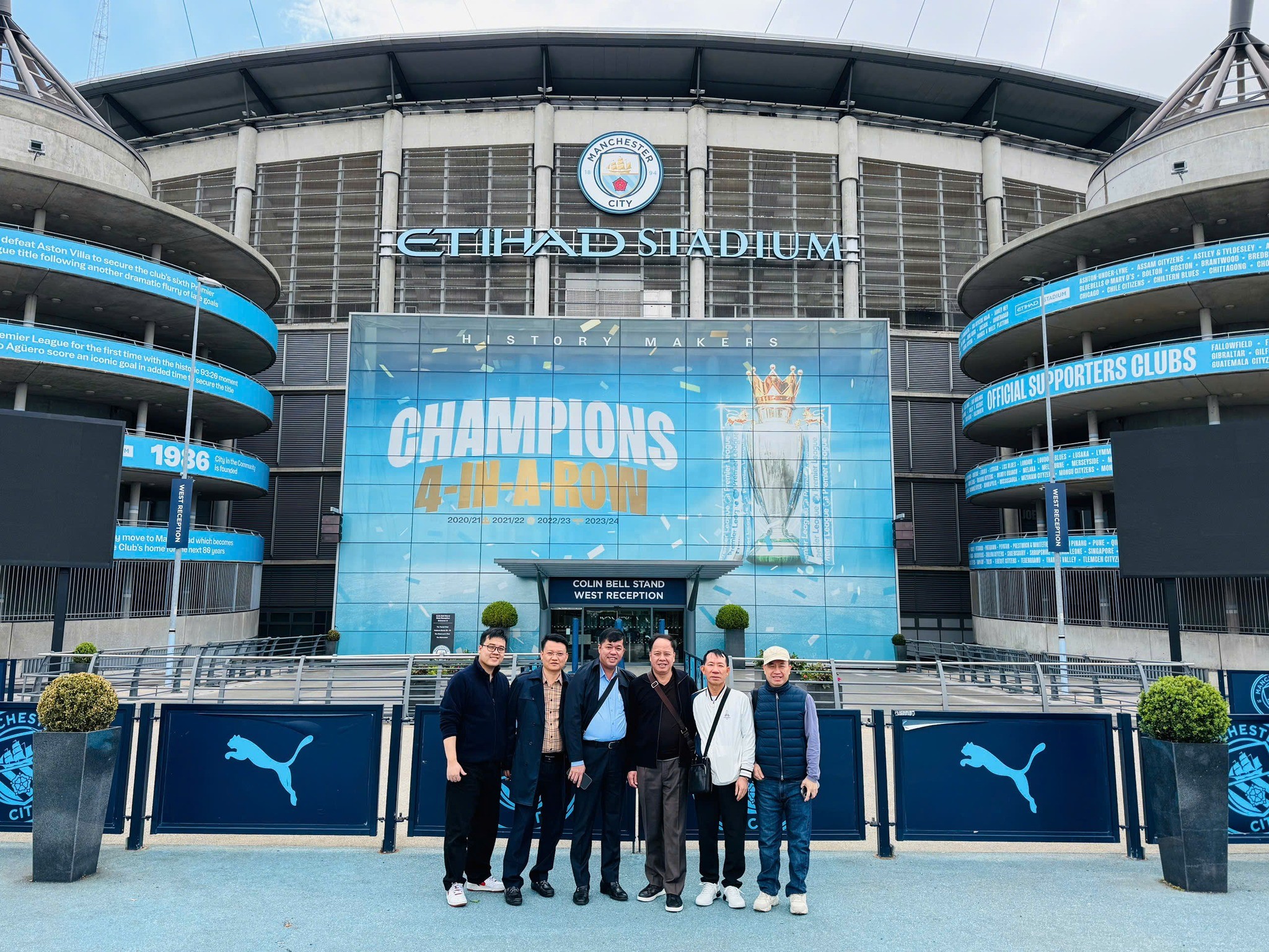 Sống trọn đam mê bóng đá tại Vương quốc Anh cùng Vietfoot Travel