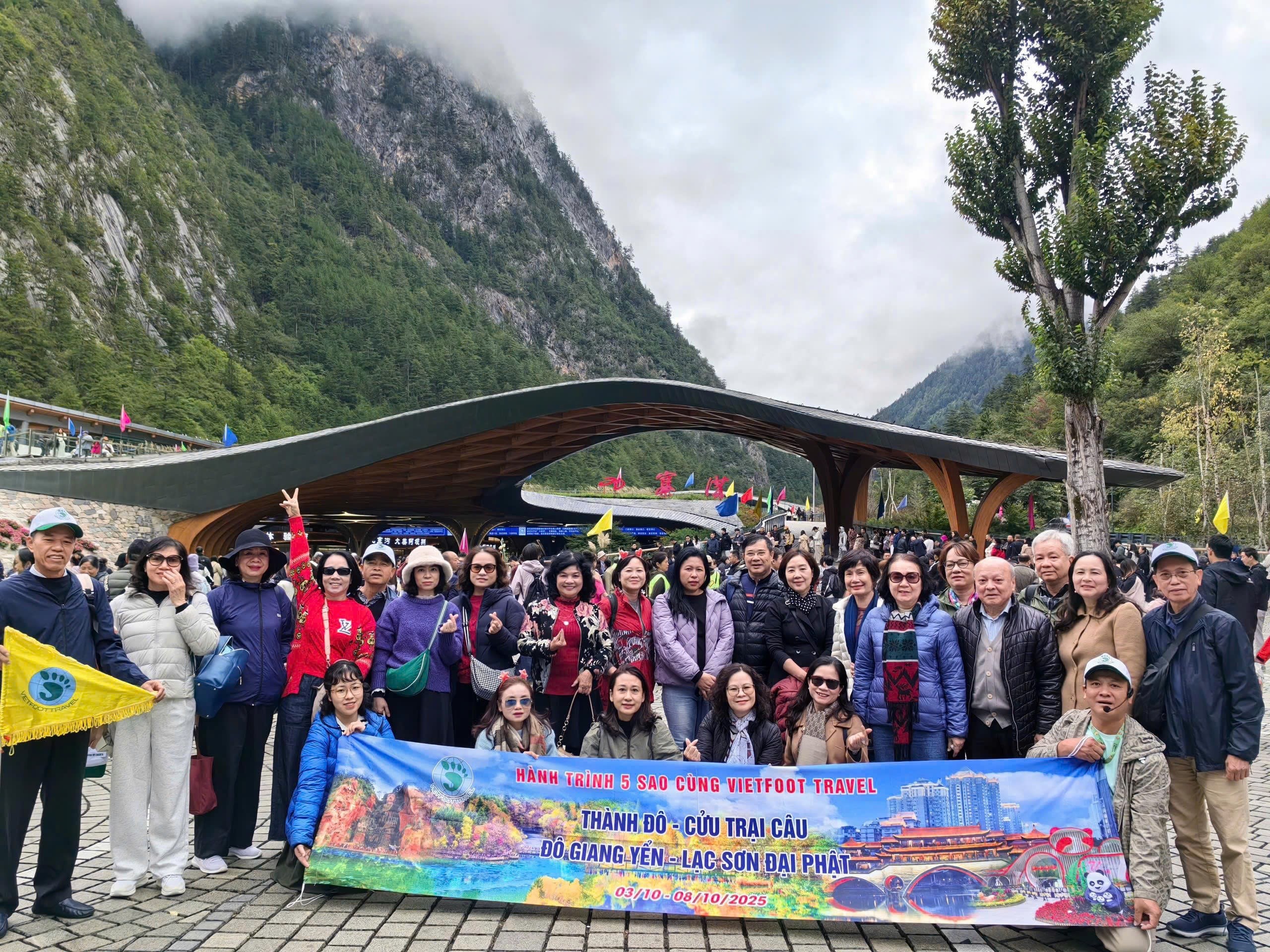 CẢM ƠN QUÝ KHÁCH VÌ ĐÃ TIN TƯỞNG CHỌN TOUR THÀNH ĐÔ - CỬU TRẠI CÂU CỦA VIETFOOT TRAVEL