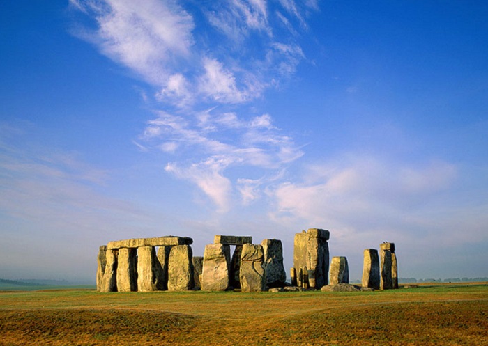 BÃI ĐÁ CỔ STONEHENGE Ở ANH