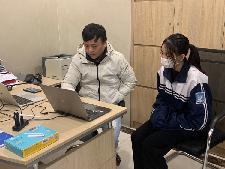 Em Phan Thị Ánh Ngọc, lớp 9 trường cấp hai xã Tân Lập, huyện Mê Linh, Hà Nội