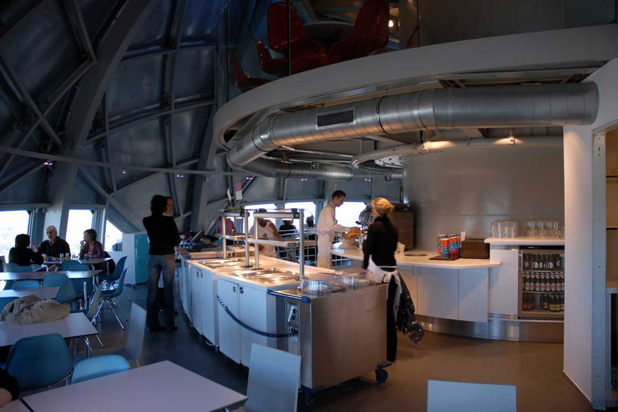 Nhà hàng trên quả cầu cao nhất của Atomium