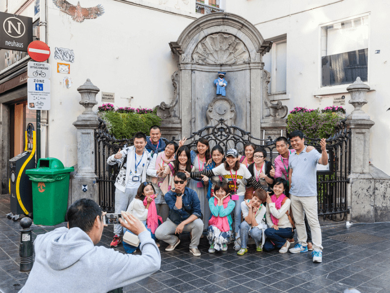 Manneken Pis đã tồn tại song hành cùng người dân Brussels gần 400 năm và gắn liền với nhiều giai thoại