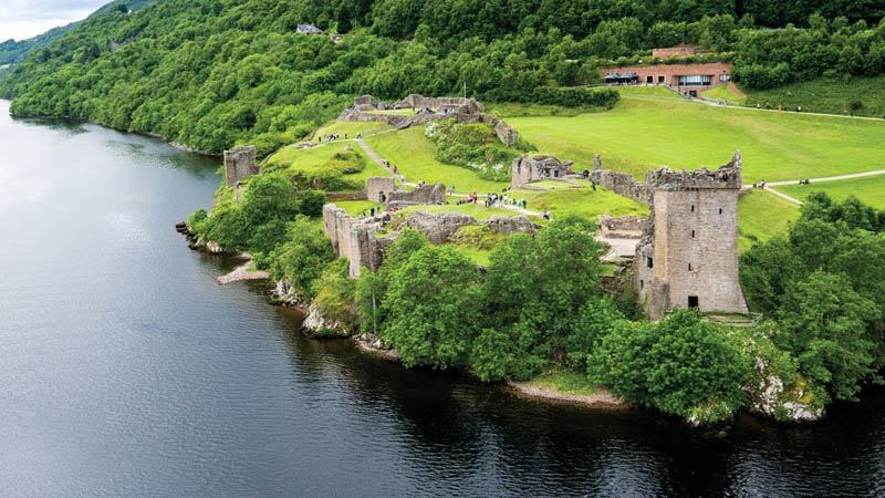 Nằm bên cạnh hồ Loch Ness nổi tiếng. Urquhart khoác lên mình một diện mạo vô cùng xinh đẹp