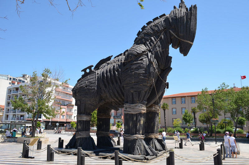 CON NGỰA THÀNH TROY VÀ DẤU ẤN VƯỢT THỜI GIAN