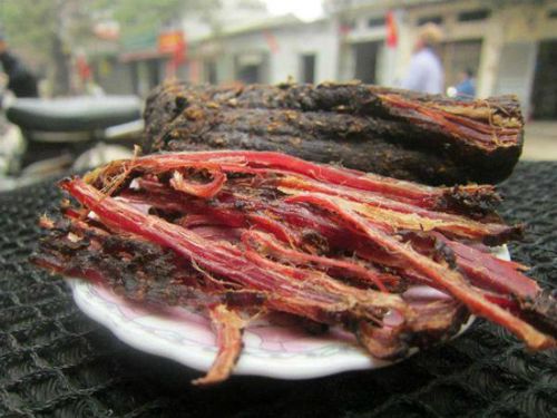 Thịt trâu gác bếp