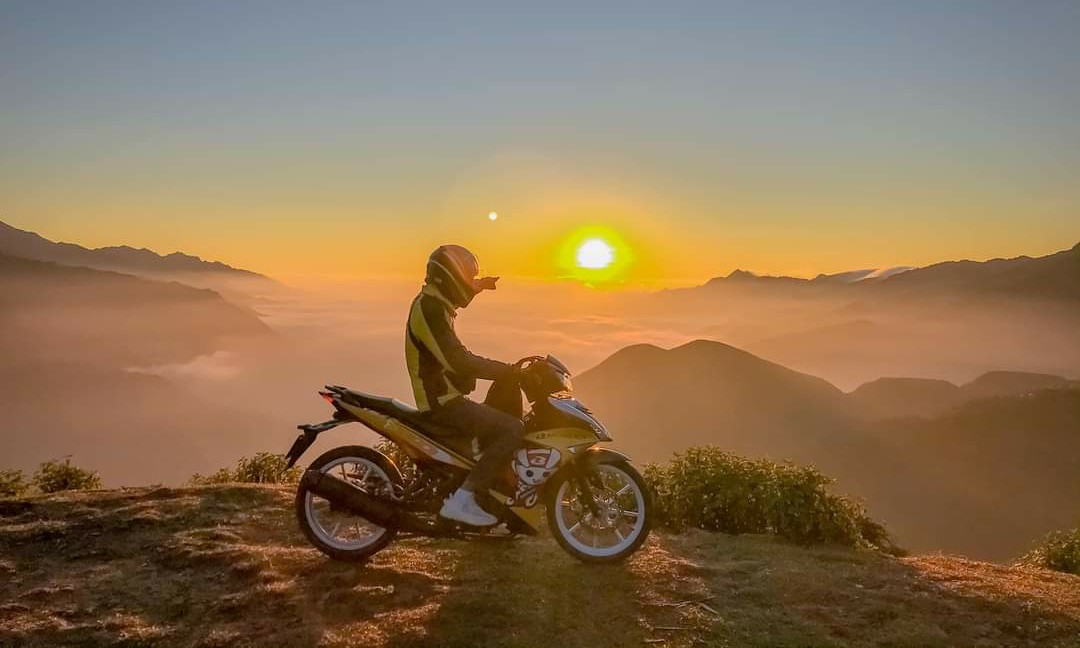 Ta có thể đến với Tà Xùa bằng cả xe máy lẫn ôtô