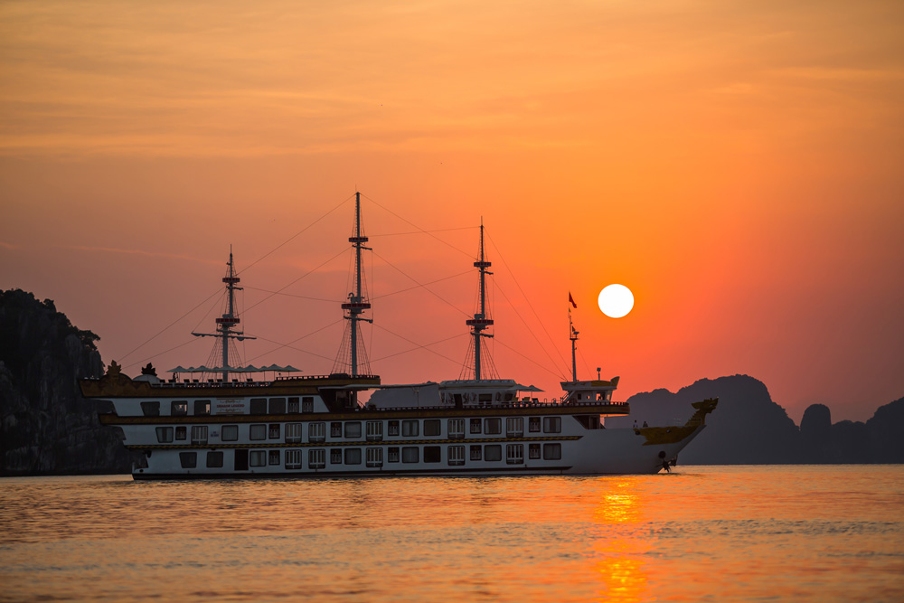 DỊCH VỤ ĐẲNG CẤP THẾ GIỚI TẠI DRAGON LEGEND CRUISE